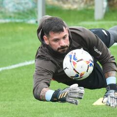 Garitano, con tres metas aunque solo jugará Unai Simón