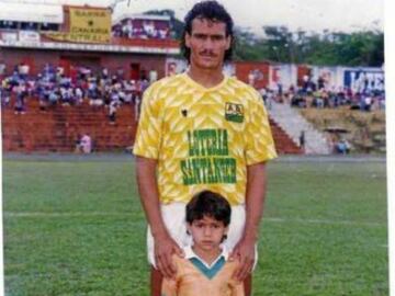 En el fútbol de nuestro país, el padre del 'Tigre' también vistió las camisetas de Santa Fe, Junior, Tolima, Medellín y Bucaramanga.