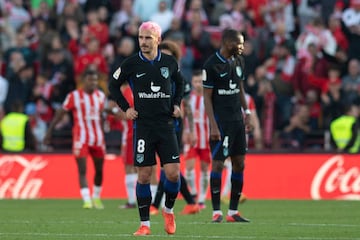 El delantero franc¨¦s Antoine Griezmann se muestra insatisfecho tras haber encajado un gol el equipo madrile?o.