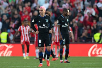 El delantero francés Antoine Griezmann se muestra insatisfecho tras haber encajado un gol el equipo madrileño.