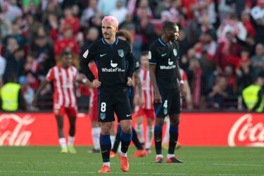 El delantero francés Antoine Griezmann se muestra insatisfecho tras haber encajado un gol el equipo madrileño.