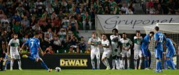Elche-Real Madrid. 0-1. Cristiano Ronaldo anota el primer gol de falta directa.