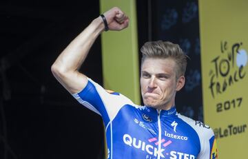 Marcel Kittel celebra en el podio la victoria en el sprint de Troyes.