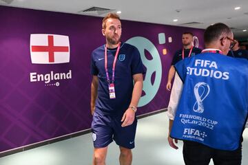 DOHA, QATAR - NOVEMBER 21: Harry Kane of England arrives at the stadium prior to the FIFA World Cup Qatar 2022. (Photo by Shaun Botterill - FIFA/FIFA via Getty Images)