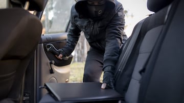 Aviso de la Policía Nacional con esta nueva forma de robo: no hagas caso si te dicen esto al entrar al coche