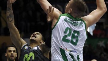 GRA184. SEVILLA, 12/02/2017.- El pívot austríaco del Real Betis Rasid Mahalbasic (d) tapona un lanzamiento del escolta francés del Estudiantes Edwin Jackson (i), durante el partido de la vigésima primera jornada de liga ACB disputado hoy en el Palacio de los Deportes de Sevilla. EFE/Julio Muñoz