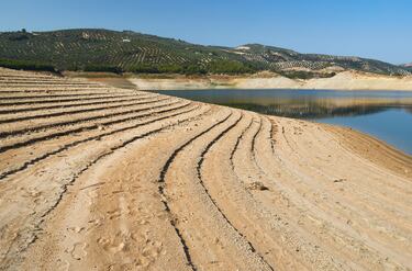 Construido en 1969 y con una capacidad de 981 hectómetros cúbicos de agua.