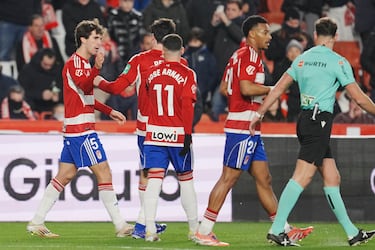 Goleada de escándalo de un Granada muy superior al Valladolid, su rival de este fin de semana. Manu Lama marcó uno de los tantos, imponiéndose a la defensa con un gran salto, y conectando un remate de cabeza impecable. Lleva dos goles en Liga.