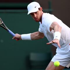 Nicolás Jarry celebra en un partido que debió ganar hace dos días