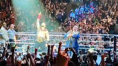 Roman Reigns es presentado en la Arena Ciudad de México.