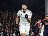 Soccer Football - Premier League - Fulham v Nottingham Forest - Craven Cottage, London, Britain - December 22, 2025 Fulham's Raul Jimenez celebrates scoring their first goal REUTERS/David Klein EDITORIAL USE ONLY. NO USE WITH UNAUTHORIZED AUDIO, VIDEO, DATA, FIXTURE LISTS, CLUB/LEAGUE LOGOS OR 'LIVE' SERVICES. ONLINE IN-MATCH USE LIMITED TO 120 IMAGES, NO VIDEO EMULATION. NO USE IN BETTING, GAMES OR SINGLE CLUB/LEAGUE/PLAYER PUBLICATIONS. PLEASE CONTACT YOUR ACCOUNT REPRESENTATIVE FOR FURTHER DETAILS..