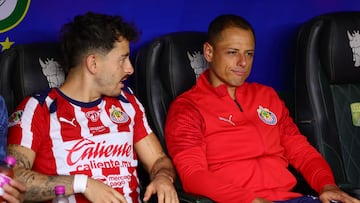 Alan Mozo and Javier -Chicharito- Hernandez of Guadalajara during the 2nd round match between Leon and Guadalajara as part of the Liga BBVA MX, Torneo Apertura 2025 at Nou Camp Stadium, on July 19, 2025 in Leon, Guanajuato, Mexico.