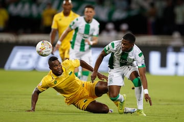 Gran partido en el Atanasio Girardot entre Nacional y Bucaramanga. Los dos equipos mostraron un buen juego.