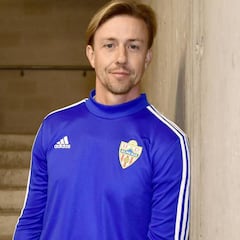 Guti cumple cien días al frente del Almería en su peor momento