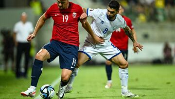 Norway's forward #19 Alexander Sorloth (L) and Cyprus' midfielder #08 Ioannis Kousoulos (R) vie for the ball during the UEFA Euro 2024 group A qualification football match between Cyprus and Norway at the AEK Arean in Larnaca, Cyprus, on October 12, 2023. (Photo by Jewel SAMAD / AFP)