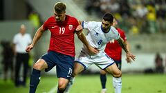 Norway's forward #19 Alexander Sorloth (L) and Cyprus' midfielder #08 Ioannis Kousoulos (R) vie for the ball during the UEFA Euro 2024 group A qualification football match between Cyprus and Norway at the AEK Arean in Larnaca, Cyprus, on October 12, 2023. (Photo by Jewel SAMAD / AFP)