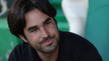 Barcelona's Spanish coach Pere Romeu looks on during the UEFA Women's Champions League final football match between Arsenal FC and Barcelona FC at Jose Alvalade stadium in Lisbon, on May 24, 2025. (Photo by FILIPE AMORIM / AFP)