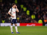 Soccer Football - Premier League - Tottenham Hotspur v Crystal Palace - Tottenham Hotspur Stadium, London, Britain - March 5, 2026 Tottenham Hotspur's Conor Gallagher looks dejected after Ismaila Sarr scored their third goal Action Images via Reuters/Andrew Couldridge EDITORIAL USE ONLY. NO USE WITH UNAUTHORIZED AUDIO, VIDEO, DATA, FIXTURE LISTS, CLUB/LEAGUE LOGOS OR 'LIVE' SERVICES. ONLINE IN-MATCH USE LIMITED TO 120 IMAGES, NO VIDEO EMULATION. NO USE IN BETTING, GAMES OR SINGLE CLUB/LEAGUE/PLAYER PUBLICATIONS. PLEASE CONTACT YOUR ACCOUNT REPRESENTATIVE FOR FURTHER DETAILS..