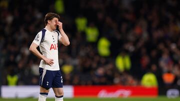 Soccer Football - Premier League - Tottenham Hotspur v Crystal Palace - Tottenham Hotspur Stadium, London, Britain - March 5, 2026 Tottenham Hotspur's Conor Gallagher looks dejected after Ismaila Sarr scored their third goal Action Images via Reuters/Andrew Couldridge EDITORIAL USE ONLY. NO USE WITH UNAUTHORIZED AUDIO, VIDEO, DATA, FIXTURE LISTS, CLUB/LEAGUE LOGOS OR 'LIVE' SERVICES. ONLINE IN-MATCH USE LIMITED TO 120 IMAGES, NO VIDEO EMULATION. NO USE IN BETTING, GAMES OR SINGLE CLUB/LEAGUE/PLAYER PUBLICATIONS. PLEASE CONTACT YOUR ACCOUNT REPRESENTATIVE FOR FURTHER DETAILS..