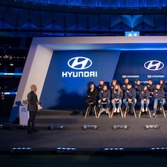 La plantilla del Atlético recibió sus nuevos coches