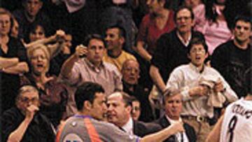 <b>POLÉMICO.</b> El arbitraje del catalán Martín Bertrán indignó al técnico madridista, sancionado con técnica.