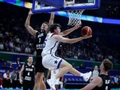 Austin Reaves es el Capitán América