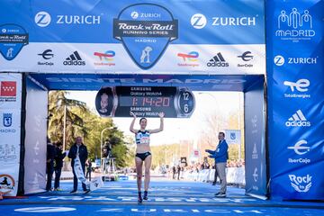 La maratón de Madrid ha vuelto con la Rock ‘n’ Roll Madrid Maratón. El etíope Godana Gemeda y la keniana Siranesh Yirga han sido los ganadores de la prueba. 