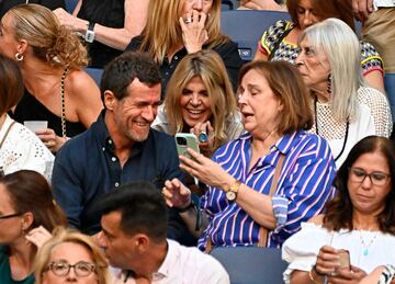 Arantxa de Benito asiste al concierto de Luis Miguel en el estadio Santiago Bernab¨¦u.