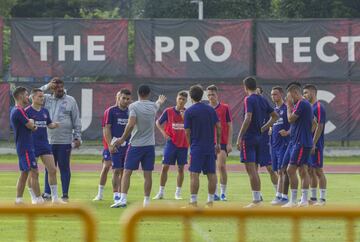 El Atleti entrena al calor y la humedad en Singapur