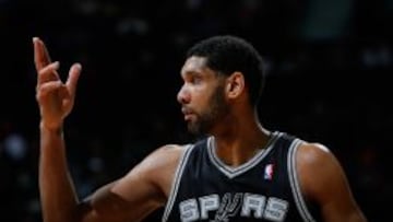 Duncan logra un doble-doble y los Spurs arrollan a los Hawks