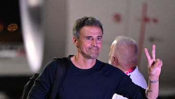 Spain's coach Luis Enrique arrives at the Hamad International Airport in Doha on November 18, 2022, ahead of the Qatar 2022 World Cup football tournament. (Photo by ANDREJ ISAKOVIC / AFP)