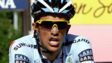 El volcán del Etna viste de rosa a Alberto Contador