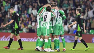 El Betis golea al Racing para pasar a octavos de Copa