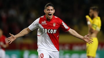 James Rodríguez llegó al Mónaco como uno de los fichajes más caros de la Ligue 1. El equipo pagó por el colombiano 45 millones de euros. En sus inicios comenzó como suplente ya que el técnico Claudio Ranieri afirmaba que el juego del volante no era muy defensivo. Sin embargo con el pasar del tiempo se fue ganando un puesto en la titular. 