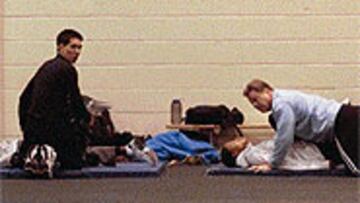 <B>LA PRUEBA DEL DELITO</B>. La agencia Reuters difundió en diciembre la primera imagen de Tim Montgomery y Marion Jones con Charlie Francis.