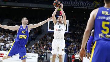 Jonas Maciulis lanza un triple en un partido de Euroliga durante su etapa en el Real Madrid.