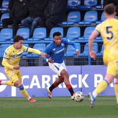 Óscar Cortés destaca en Rangers Sub 21 tras lesión
