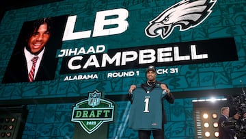 GREEN BAY, WISCONSIN - APRIL 24: Linebacker Jihaad Campbell of Alabama poses after being selected thirty-first overall pick by the Philadelphia Eagles during the first round of the 2025 NFL Draft at Lambeau Field on April 24, 2025 in Green Bay, Wisconsin. Stacy Revere/Getty Images/AFP (Photo by Stacy Revere / GETTY IMAGES NORTH AMERICA / Getty Images via AFP)