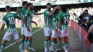 Juanmi celebra su primer gol.
