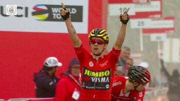 Primoz Roglic celebra su victoria en la cima de Jebel Jais en la sexta etapa del UAE Tour.