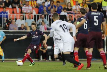 Con el triunfo 2-4 en Mestalla, Arsenal sentenció la serie 7-3 sobre Valencia para clasificar a la final de la Europa League, en la que enfrentará al Chelsea. Finales europeas con cuatro clubes ingleses.