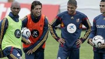 <B>FUTURO INCIERTO.</B> El centrocampista bético podría terminar jugando en el Valencia la próxima temporada.