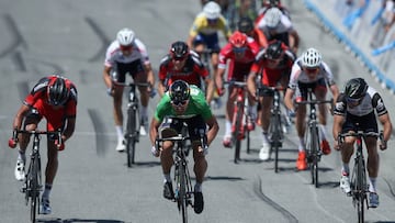 Peter Sagan supera al sprint a Greg Van Avermaet y Nathan Haas en la llegada a meta de la cuarta etapa de la Vuelta a California en el circuito de Laguna Seca.