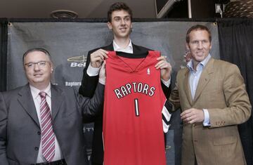 Número 1 del draft de 2006, fue elegido por Toronto Raptors.