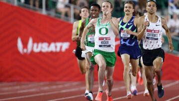 Cole Hocker y Matthew Centrowitz compiten en la final del 1.500 masculino en los U.S. Olympic Track &amp; Field Team Trials en el estadio Hayward Field de Eugene, Oregon.