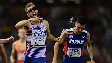 Budapest (Hungary), 23/08/2023.- Josh Kerr of Britain (L) wins ahead of Jakob Ingebrigtsen of Norway (R) the Men's 1500m Final at the World Athletics Championships Budapest, Hungary, 23 August 2023. (Mundial de Atletismo, 1500 metros, 1500 metros, Hungría, Noruega, Reino Unido) EFE/EPA/CHRISTIAN BRUNA
