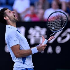Melbourne (Australia), 23/01/2024.- Novak Djokovic of Serbia yells during his quarterfinal match against Taylor Fritz of USA at the 2024 Australian Open in Melbourne, Australia, 23 January 2024. (Tenis) EFE/EPA/LUKAS COCH AUSTRALIA AND NEW ZEALAND OUT