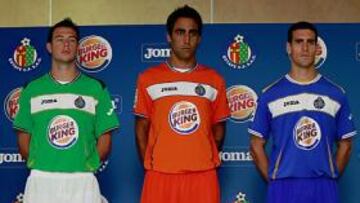 <b>LA CAMISETA 2010-11. </b>Gonzalo, Adrián Sardinero, Escassi y Arroyo, con las nuevas equipaciones.