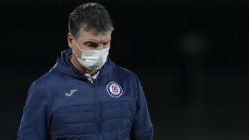 Robert Dante Siboldi tendría pie y medio fuera de Cruz Azul