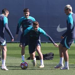 Xavi se lleva a siete jugadores del fútbol base